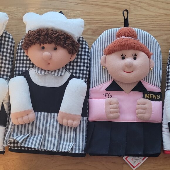 Mr. & Mrs. Chef - Chef Pig & Waitress Flo Set of Novelt Kitchen Over Mitts - Picture 1 of 6